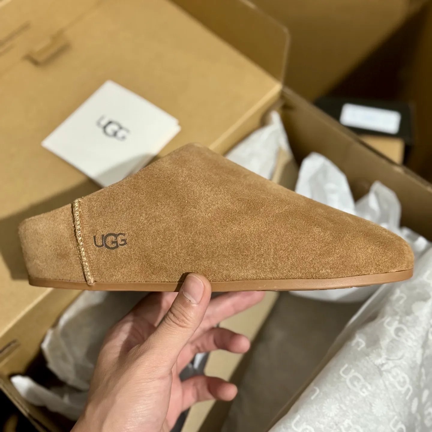 Self-pickup 💰440 Guangzhou original grade ❗️UGG Elea Slip-On Thin slip-on 1171390 Indoor slip-on lazy shoes Independent original development outsole Cashmere insole Keep warm in winter Shoe body material Water-repellent coated suede upper 17mm UGGPURE implanted wool insole Lightweight non-slip comfortable rubber outsole Full package # Size: 35 36 37 38 39 40